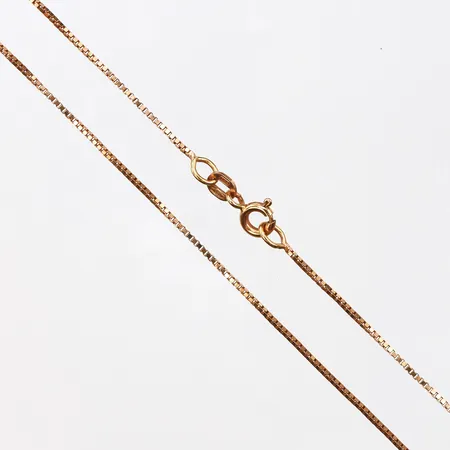 Kedja, längd 40cm, bredd 1mm, 18K. Vikt: 2,4 g