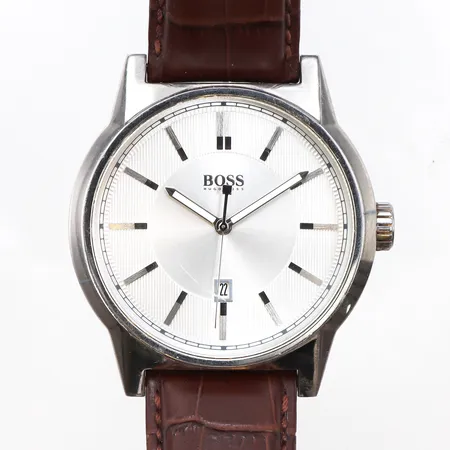 Herrur Hugo Boss. Ø45mm, automatic, refnr: HB 202.1.14.2580, med läderband, något repigt plexiglas, bruksslitage, batteribyte behövs, ej funktions testad, inga tillbehör.