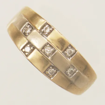 Ring med diamanter 7xca0,02ct stl:19½, bredd 9,2mm GHA 18K Vikt: 6,8 g