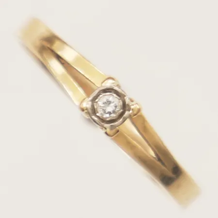 Ring med diamant 0,03ct stl:17¼ bredd 3,6mm, 18K Vikt: 1,8 g