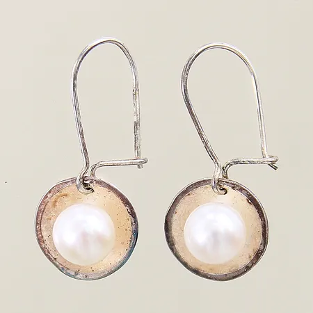 Örhängen med odlade pärlor Ø7mm 18x12mm silver 925/1000 Vikt: 3,1 g