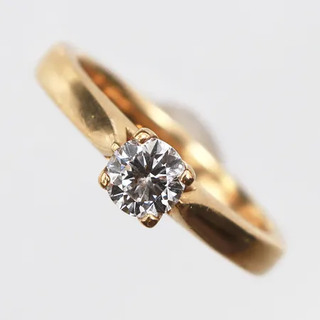 Ring med diamant, 0,50ct Wesselton / P enligt gravyr, stl:16¾, bredd 1,7mm, Guldfynd, 18K. Vikt: 5 g