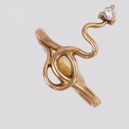 Ring diamant ca 0,05ct stl:17½ bredd 2,4-20mm, 14K Vikt: 2,6 g