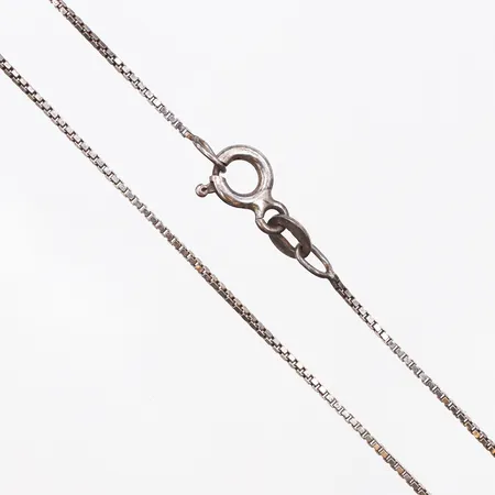 Kedja, längd 37cm, bredd 1mm, 925/1000 silver. Vikt: 1,5 g