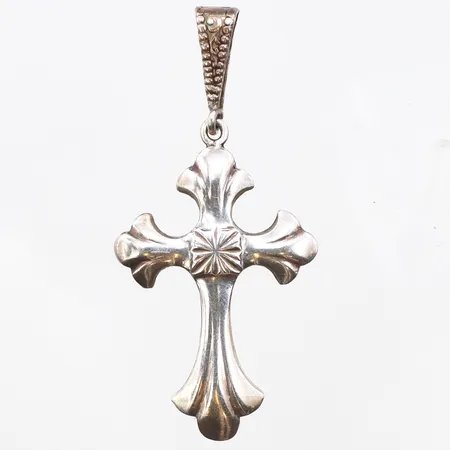 Hänge kors, längd 44,3mm, bredd 3-21,1mm, 830/1000 silver. Vikt: 3 g