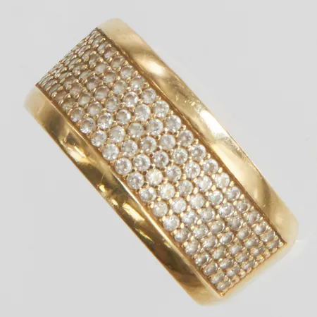 Ring med vita stenar stl:17¾, bredd: 3,2-8,9mm, skev skena, 14K Vikt: 2,7 g
