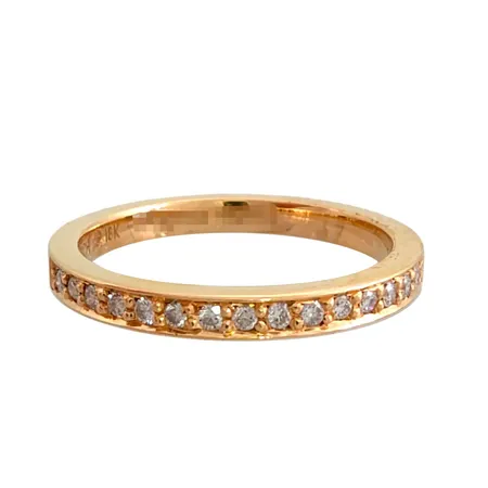Diamantring i 18K guld, Diamanter 15 st - totalt 0,15ct, stämplat på skenans insida, Schalins Ringar AB (SCH), svensk kontrollstämpel, stl:18,0 mm, bredd 2,4 mm, fint skick, borttag av gravyr ingår Vikt: 3,9 g