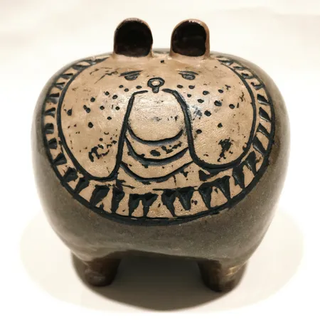 Figurin Bulldog ur serien Stora zoo, Lisa Larson för Gustavsberg, höjd ca 13cm, Ø13cm glaserat stengods, etikettmärkt Skickas med postpaket.