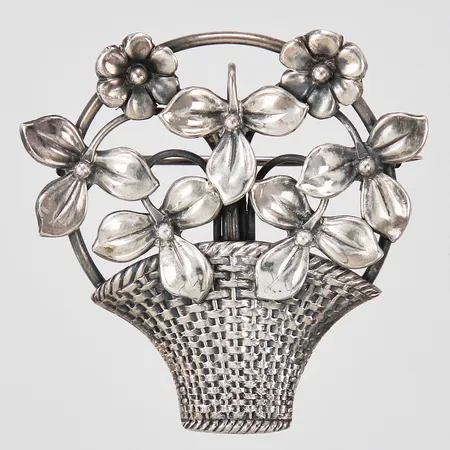 Brosch blomkorg Georg Buchert Oy år 1949 längd 45mm bredd 10-40mm Finska stämplar, 813/1000 silver  Vikt: 8,7 g