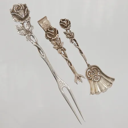 sillgaffel, sockertång, saltsked, modell Rosen, silver Vikt: 42,5 g