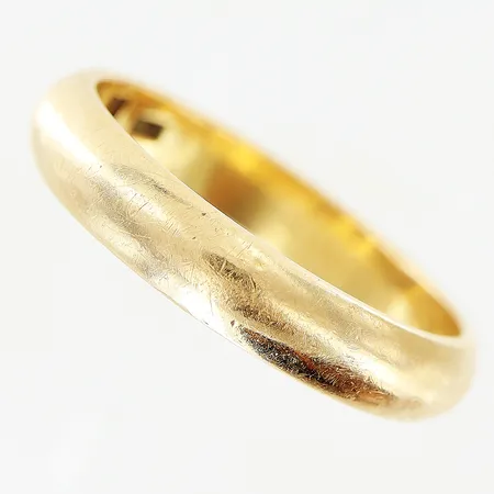 Ring slät stl:20¼, bredd 4mm, gravyr, repor, 18K Vikt: 6,7 g