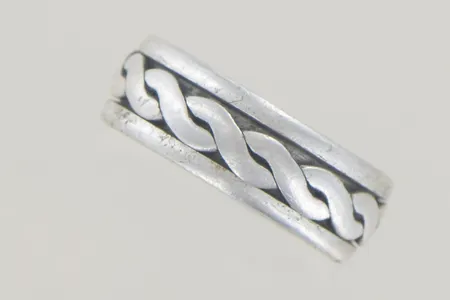 Ring rörlig mittendel stl:19½, bredd 8 mm, silver 925/1000 Vikt: 9,2 g
