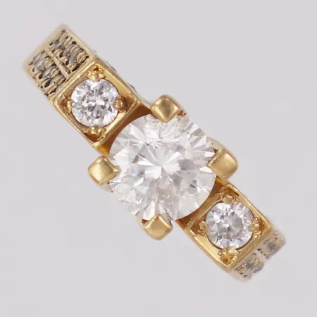 Ring vita stenar stl 17½, 18K Vikt: 5,1 g