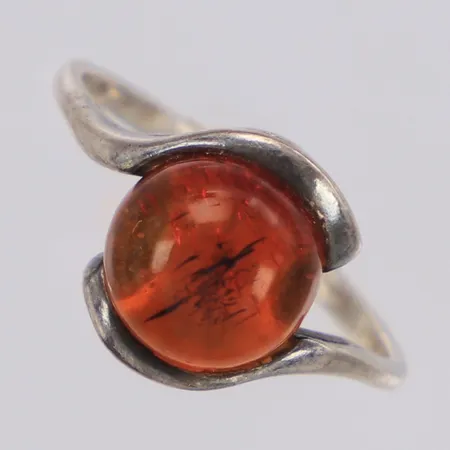 Ring med sten stl:17½, bredd 11mm, 925/1000 silver Vikt: 2,2 g