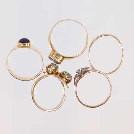Diverse guld, 5 ringar med stenar, buckligt, 18K Vikt: 12 g