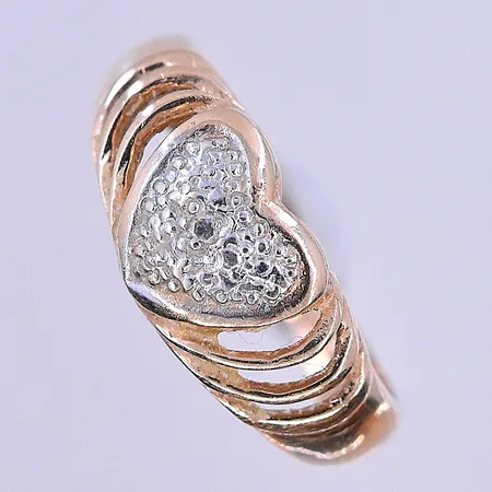 Ring stl:13¾, bredd 2-7 mm 14K. Vikt: 1,5 g