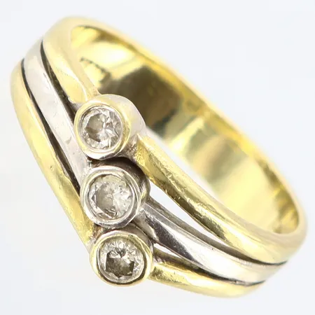 Ring med vita stenar, tvåfärgad, stl:18, bredd:4-8mm, 14K Vikt: 4,4 g