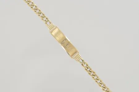 Armband med bricka, längd 20,5 cm bredd 5-8 mm, graverad 18K Vikt: 8,1 g