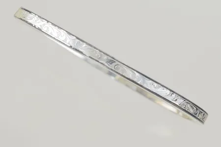 Armring diam6,5 x 5,5 cm bredd 4 mm, silver Vikt: 12,5 g
