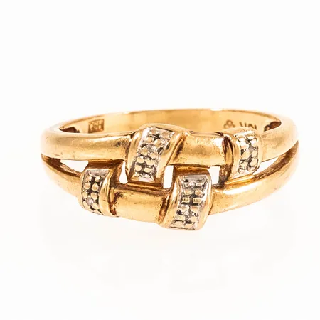 Ring med 4 x ca 0,005ct 8/8-slipade diamanter stl:17¾ bredd 2,2-8,2mm, bruksslitage, 18K 3,6g.