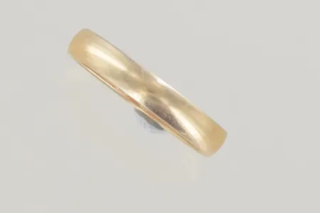 Ring stl 17½ bredd 3 mm, graverad 18K Vikt: 2,7 g