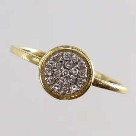 Ring med 8/8-slipade diamanter 19 x 0,0075ct stl:16 bredd 1,1-1,7mm 18K. Vikt: 1,6 g