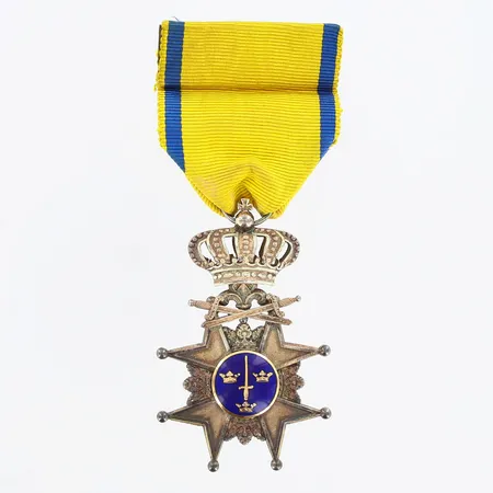 Medalj med tygband, längd ink tygband: 9,5cm, etui, 830/1000 silver Vikt: 14,6 g