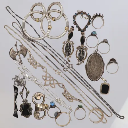 Diverse silver defekt, böjda stift, ostämplat, slitet, 800-925/1000 silver Vikt: 140,2 g