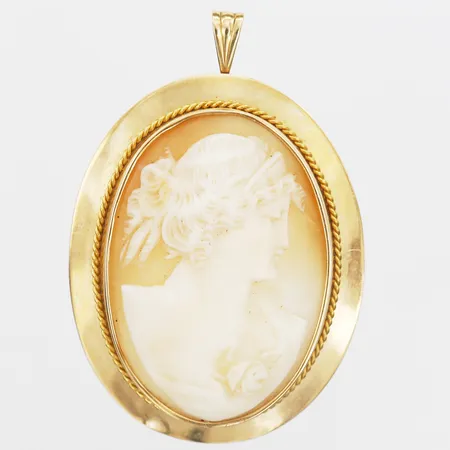 Brosch/Hänge med snidad snäckskalskamé med antikiserande kvinnomotiv, höjd 48mm, bredd 38mm, tillverkad av M W Rothoff, Södertälje år 1919, 18K guld, bruttovikt: 15,3gr  Vikt: 15,3 g