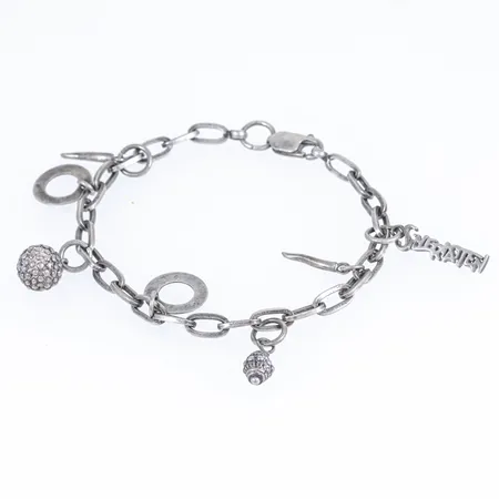 Armband med sju berlocker. Längd 20 cm. Bredd 5 mm. Silver 925/1000 15,8g.