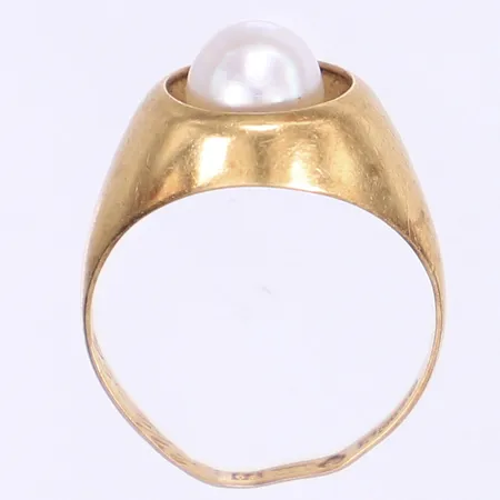 Ring med pärla stl:17½ bredd 2-13mm tillv. G. Dahlgren & Co Ab, ojämn skena, 18K Bruttovikt: 3,7g Vikt: 3,7 g