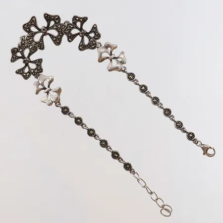 Armband med markasiter längd 18,5-20cm bredd 4-14,5mm Silver 925/1000.  Vikt: 7,4 g