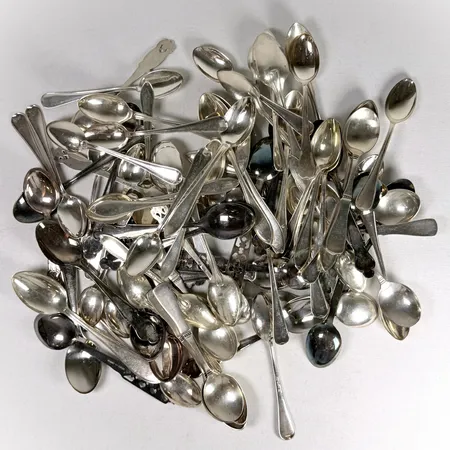 83 teskedar olika modeller silver 830/1000 Vikt: 1046 g