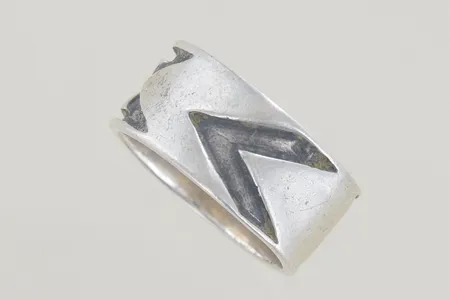 Ring stl:21 bredd 11 mm, silver 925/1000 Vikt: 10,8 g