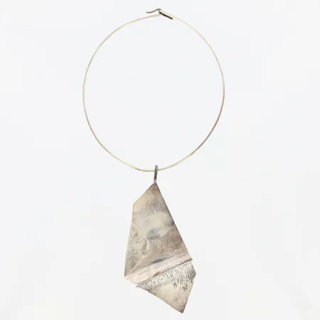 Collier stelt med hänge Ø14cm, hänges längd: 12,5cm, 925/1000 Vikt: 41 g
