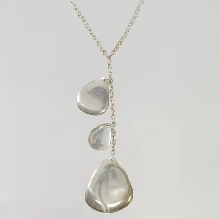 Collier Efva Attling "Rose Petal" 40cm, hängande del 95mm, 925/1000 Silver 22,0g.