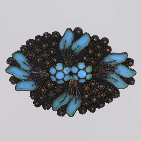 Brosch med emaljerade detaljer 45x33mm, 900/1000 silver Vikt: 7,2 g