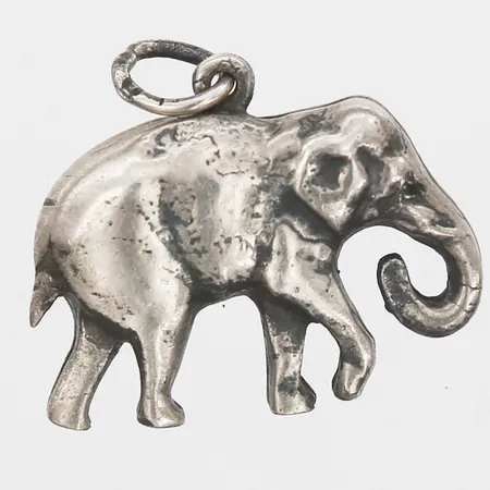 Hänge Elefant längd 2cm höjd 2cm, ostämplad, Silver. Vikt: 6 g