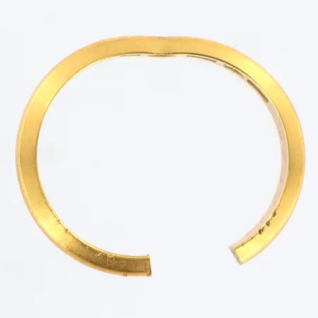 Ring slät avklippt gravyr 18K Vikt: 5,7 g
