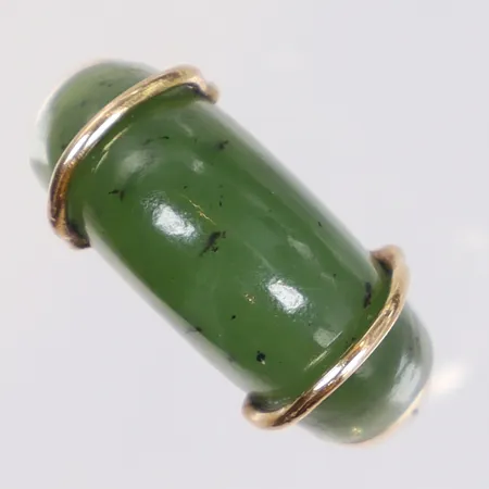 Ring med grön sten, stl:16¼, bredd 3-9mm, 18K Vikt: 4,8 g