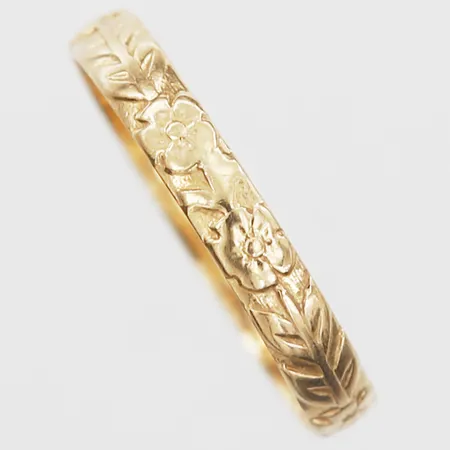 Ring med mönsterdekor stl 17¼, bredd 3mm, Ceson, Stockholm år 1978, 18K. Vikt: 1,7 g