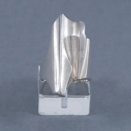 Ring "Shuttle" av Björn Weckström för Lapponia Finland stl:17½ bredd 4,4-32,5mm, stämplad M8 (1989) LAPPONIA, silver 925/1000 12,2g. Nypris ca 3500:- 