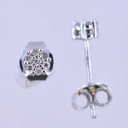 Örhängen med diamanter ca12x0,005ct Ø4 mm vitguld 18K. Vikt: 0,8 g