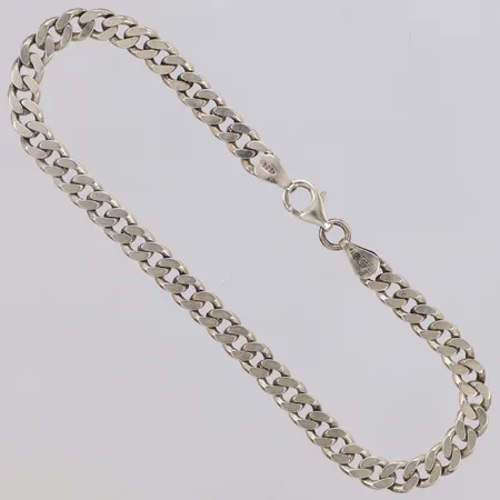 Armband Pansar längd ca 22,5cm, bredd 5,6mm, något buckligt vid lås, 925/1000 silver Vikt: 12,2 g