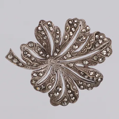 Brosch med markasiter längd 40mm, bredd 34mm, 835/1000 silver Vikt: 8,7 g