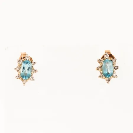 Carmoséörhängen i 14K guld med ljusblå stenar och diamanter 16 x ca 0,005ct. Mått 8 x 6 mm. Vikt 1,4g Vikt: 1,4 g