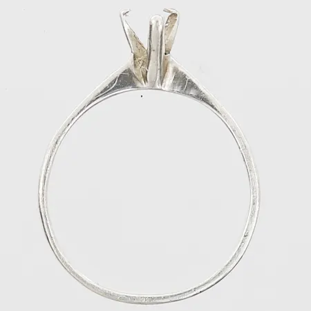 Ringskena saknar sten, stl: 13½, ostämplad, silver  Vikt: 0,5 g