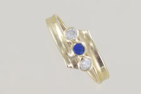 Ring med stenar stl 20 bredd 9 mm, 14K Vikt: 1,1 g