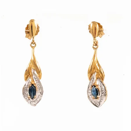 Hängande örhängen med blå safir bredd 5,8mm längd 24mm, 18K 1,8g.