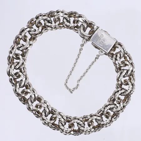 Armband variant av Bismarck 18cm bredd 10mm glapp i lås silver 830/1000 Vikt: 31,9 g